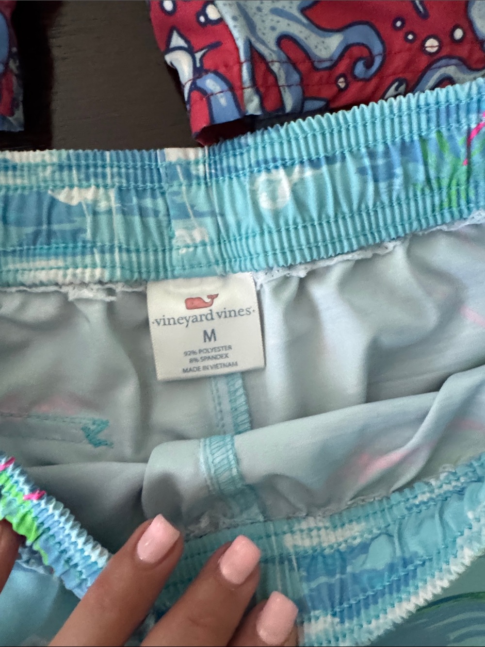 Size pairs of size medium boys vineyard vines swim trunks - Picture 2 of 14